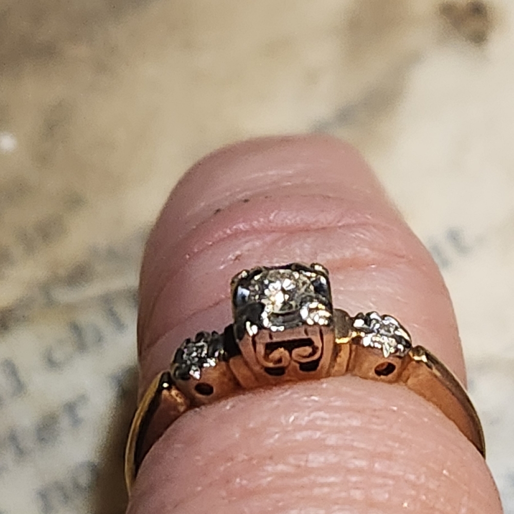 Solid Gold Two-Tone Art Deco Diamond Ring - image 5